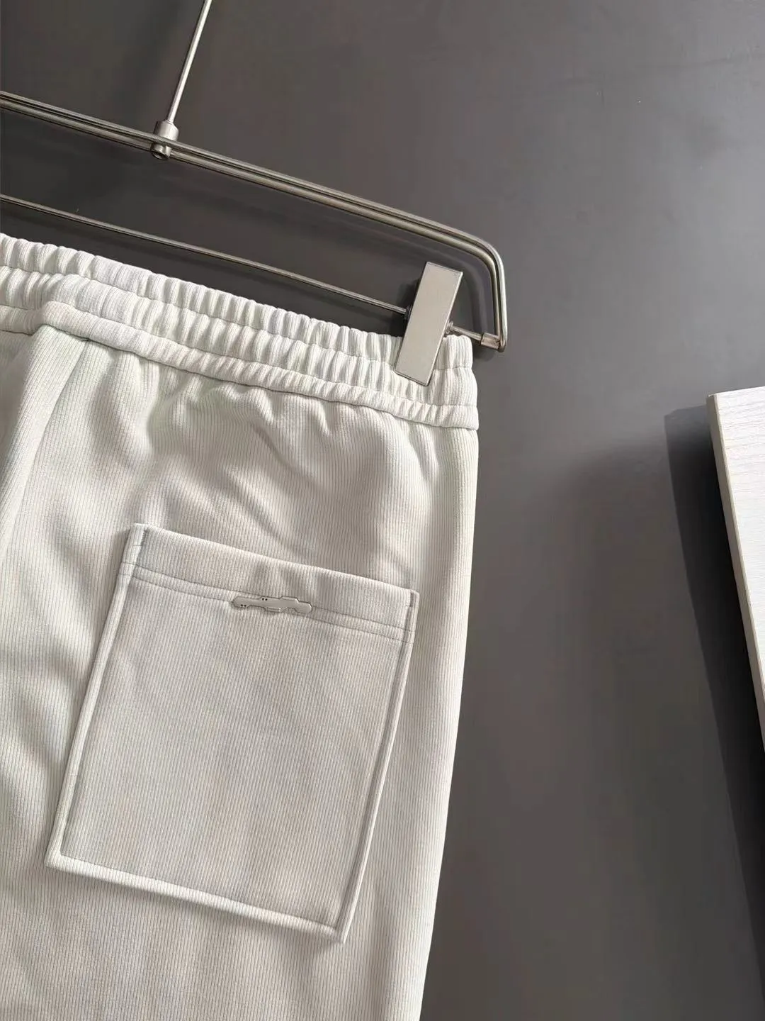 Next day shipping P360 Big Goose 2025 new autumn elastic band casual pants, thick counter-customized fabrics, high breathability and comfort, impeccable details, brand element design concept, reflecting high quality. It feels delicate and soft! It presents a casual cut and the upper body shape is great! Size: M-3XL